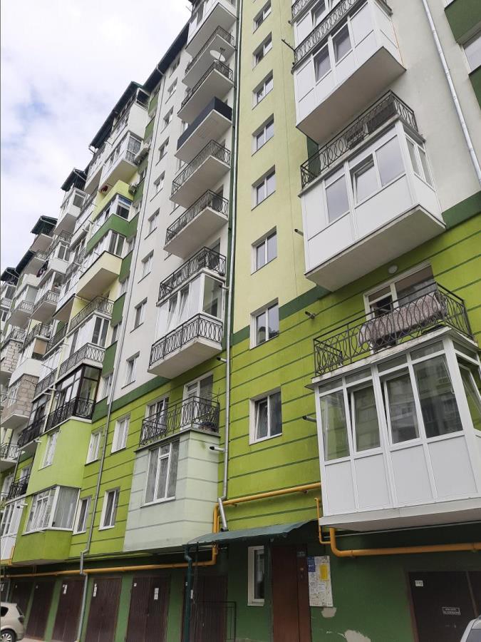 Продається двокімнатна квартира біля Велмарту