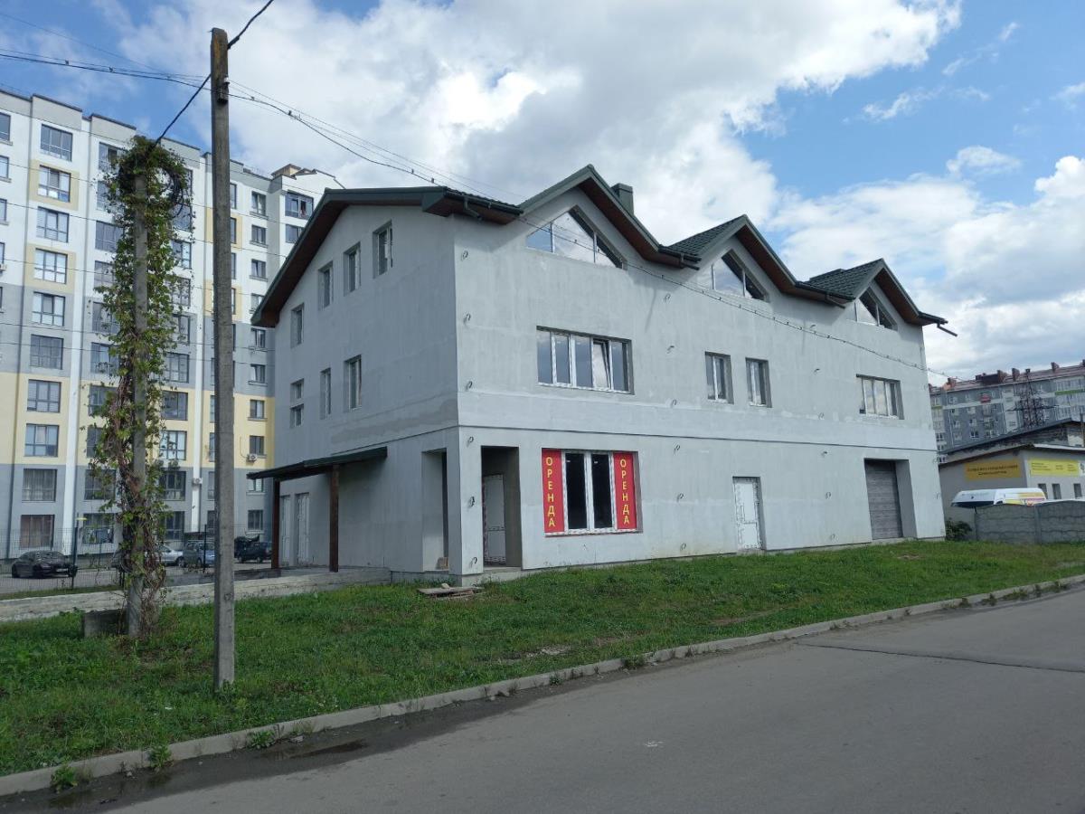 Оренда великого комерційного приміщення